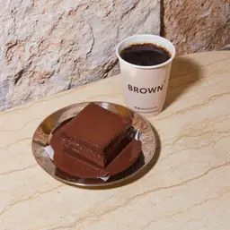 قهوة اليوم وكيكة القولدن شوكلت