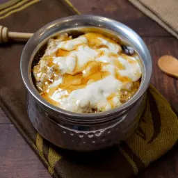 معصوب قشطة وعسل وجبن