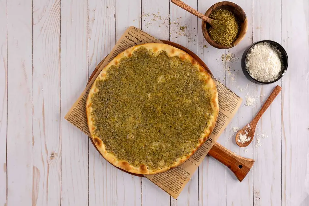 مناقيش زعتر وجبنة