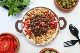 فتة باللحم والمكسرات