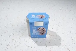 آيس كريم الكوكيز آند كريم عالي البروتين
