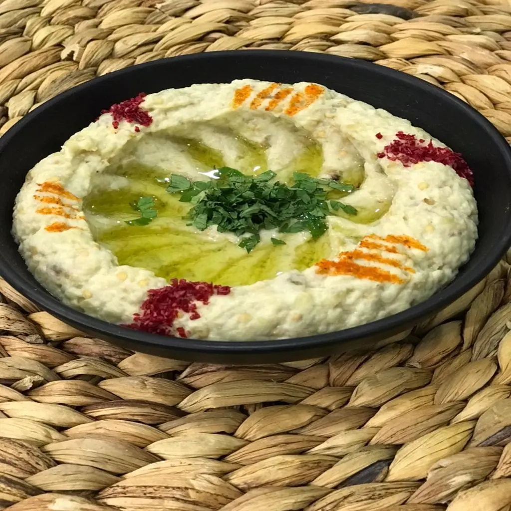 سلطة متبل