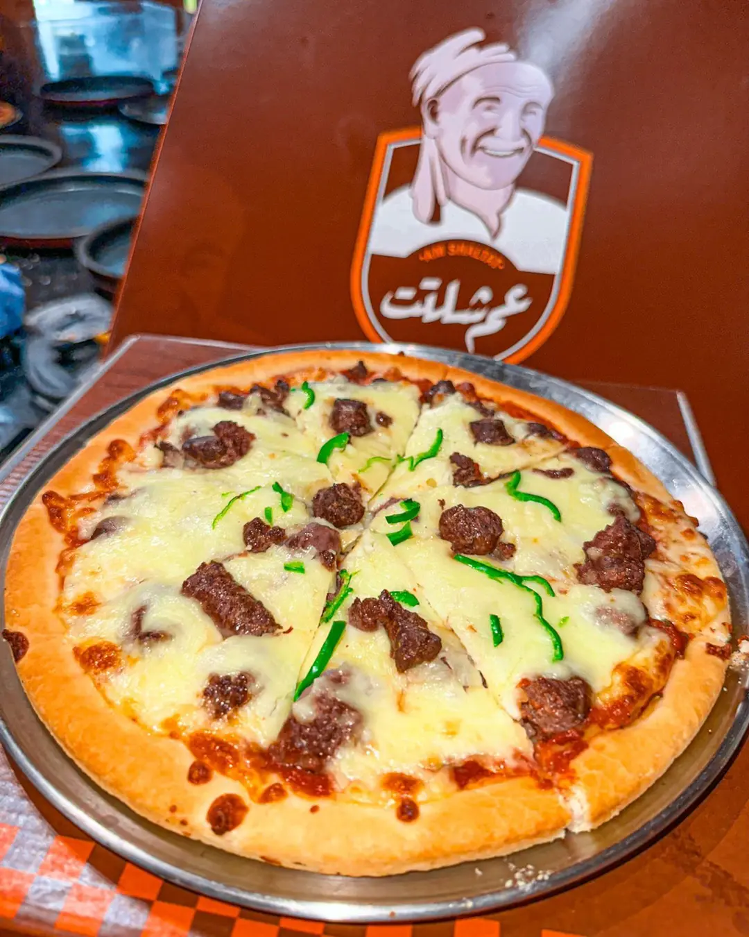 Medium pastrami pizza