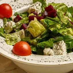 سلطة روكا مع الشمندر