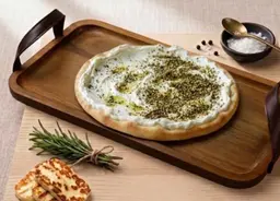 منقوشة لبنة وزعتر