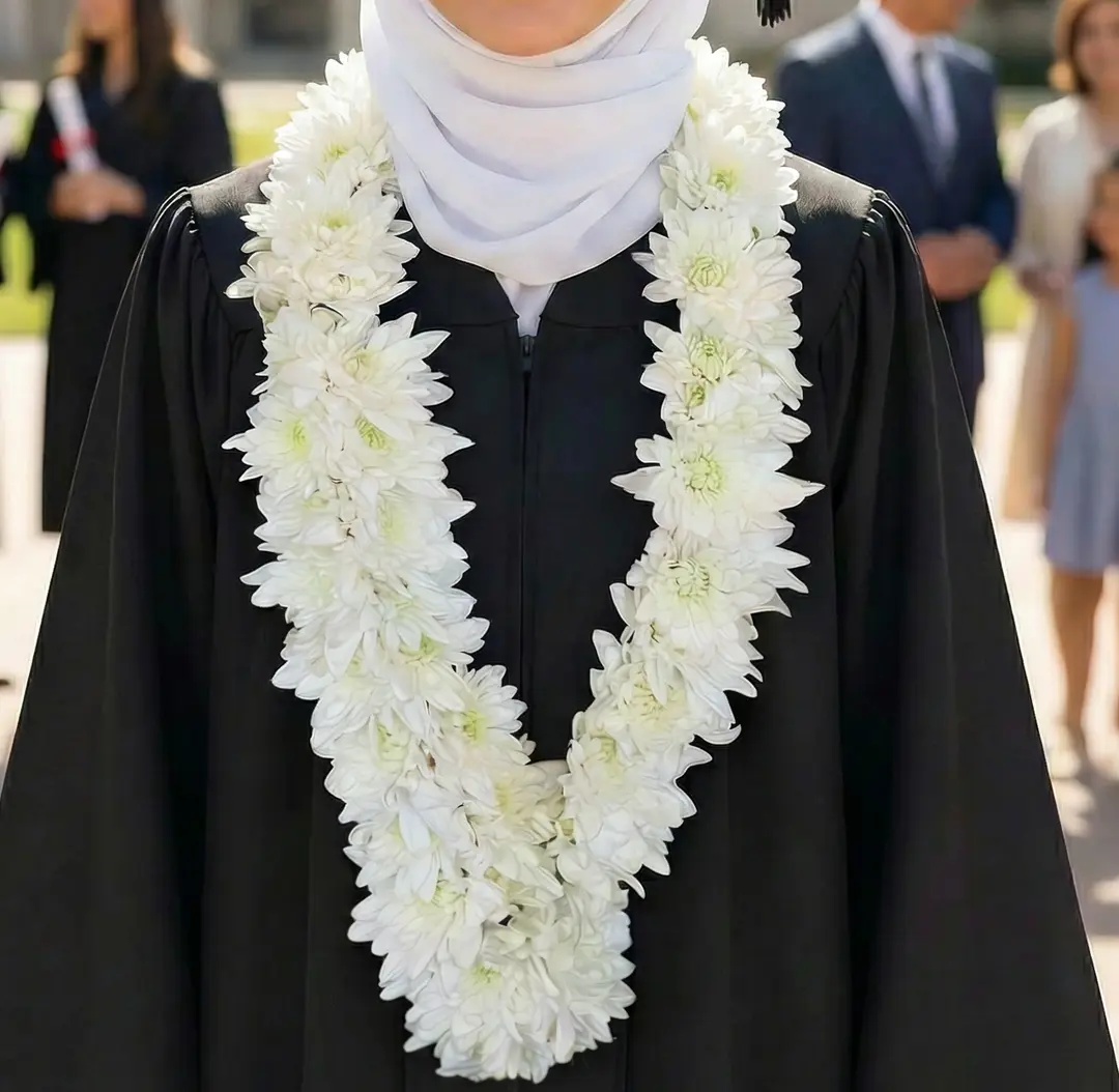 The Beauty Of Purity A Natural White Rose Necklace