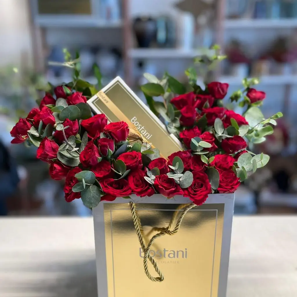 Bostani Chocolate with Natural Roses