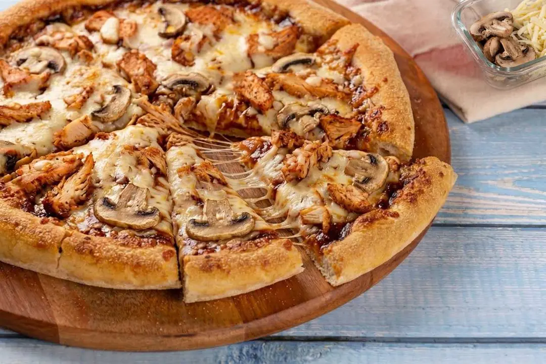 BBQ Chicken Pizza Medium