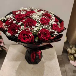 باقة ورد عيد الحب كبير