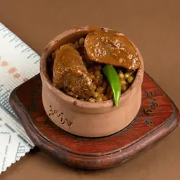 طاجن بازلاء باللحمة مع أرز بالشعيرية