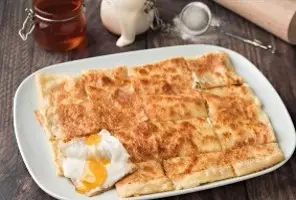 مطبق جبنة سائلة بالعسل