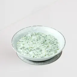 سلطة خيار باللبن