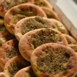 فطيرة مناقيش زعتر