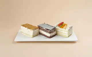 Cake pieces lotus + fruits + chocolate