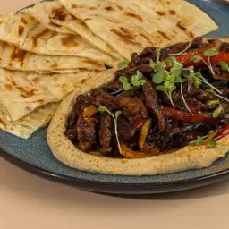 حمص مع لحم
