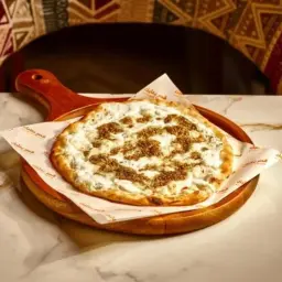 منقوشة زعتر مع لبنة