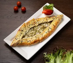 منقوشة زعتر ولبنة