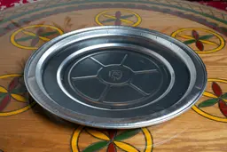 صحن قصدير كبير
