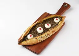 فطيرة زعتر مع لبنة