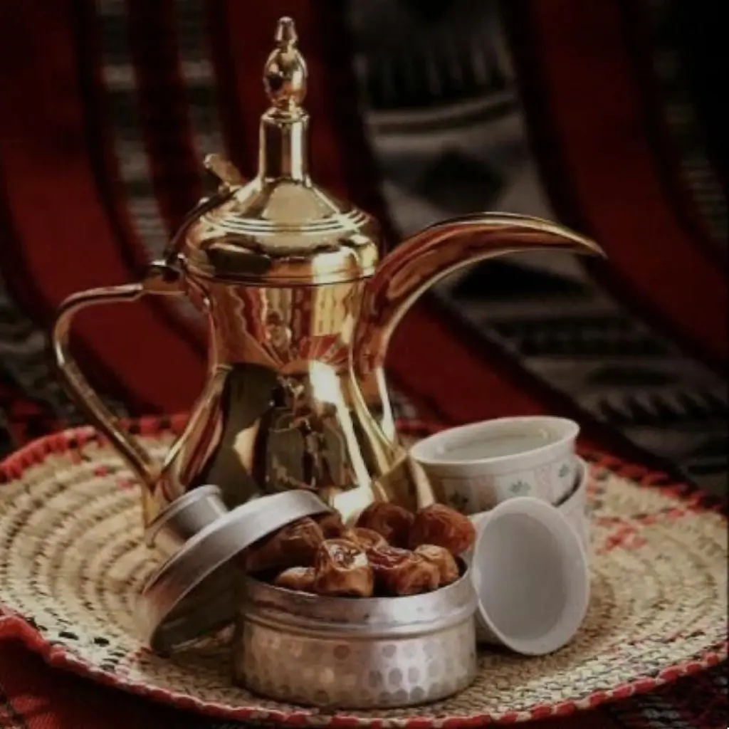 دلة قهوة مع التمر