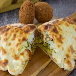 فطيرة لبنة بالفلافل