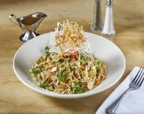 سلطة الدجاج الآسيوية SKINNYLICIOUS™
