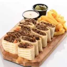 صحن لحم عربي