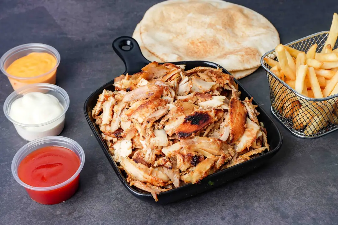 صحن شاورما مع الجبن