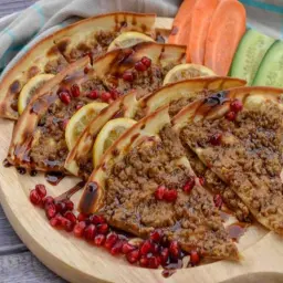 فطيرة صفائح دبس الرمان