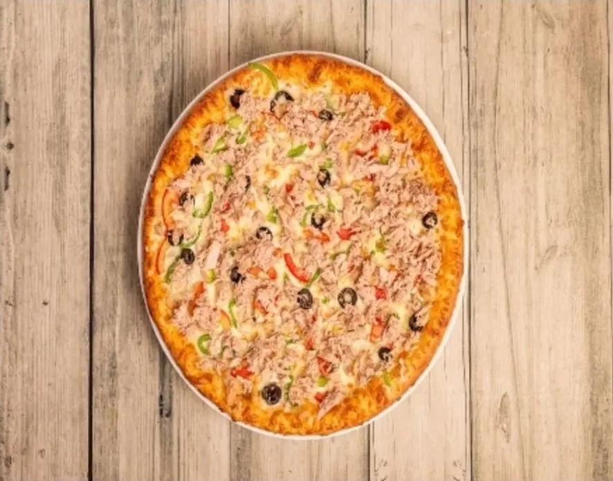 Tuna pizza medium