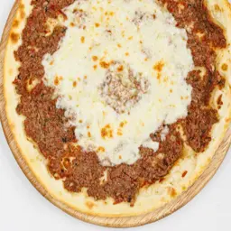 فطيرة لحم بالجبن