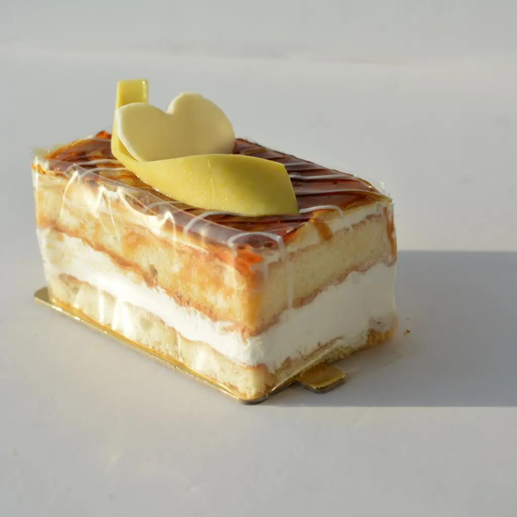 Rectangular Caramel Cake Pieces
