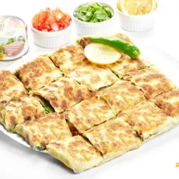 مطبق بالتونة