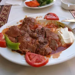 اسكندر لحم