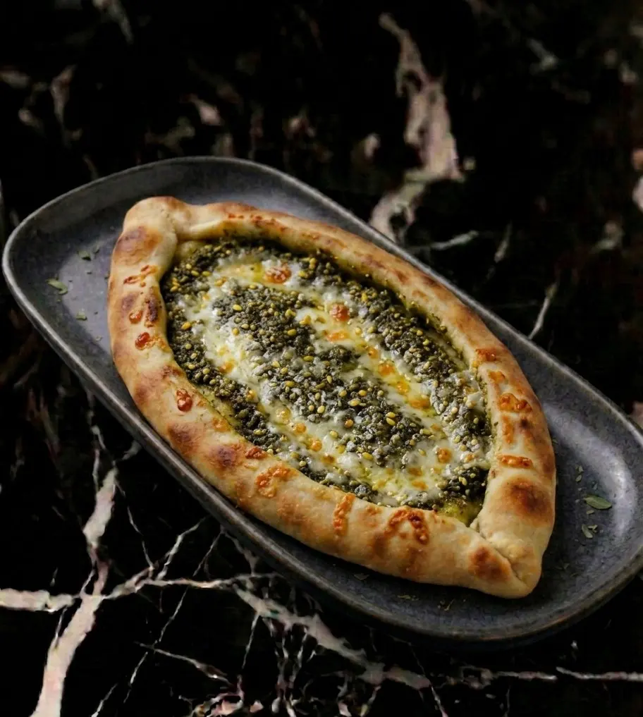 منقوشة زعتر جبنة