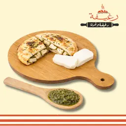 فطيرة حلومي بالبيستو