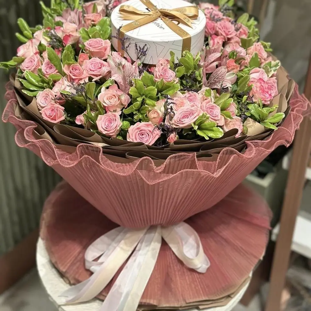 Rose Bouquet with Levo Chocolate