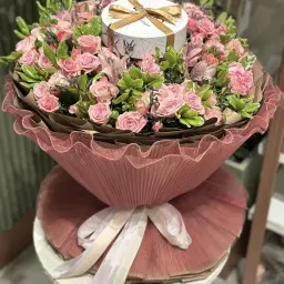 بوكيه ورد مع شوكولاتة ليفو