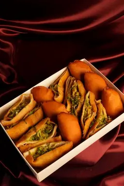 Mixed Samosa and Trader's Pocket Box