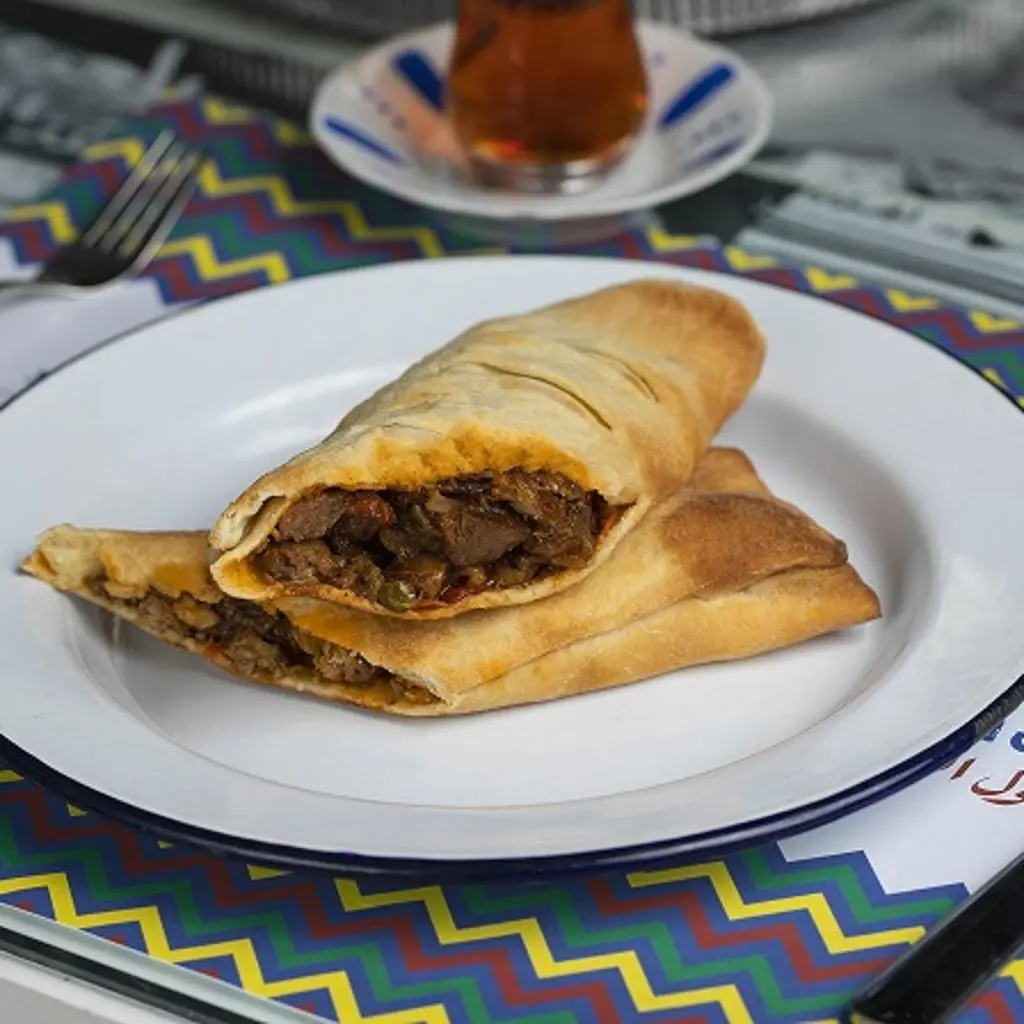 فطيرة لحم بالجبن