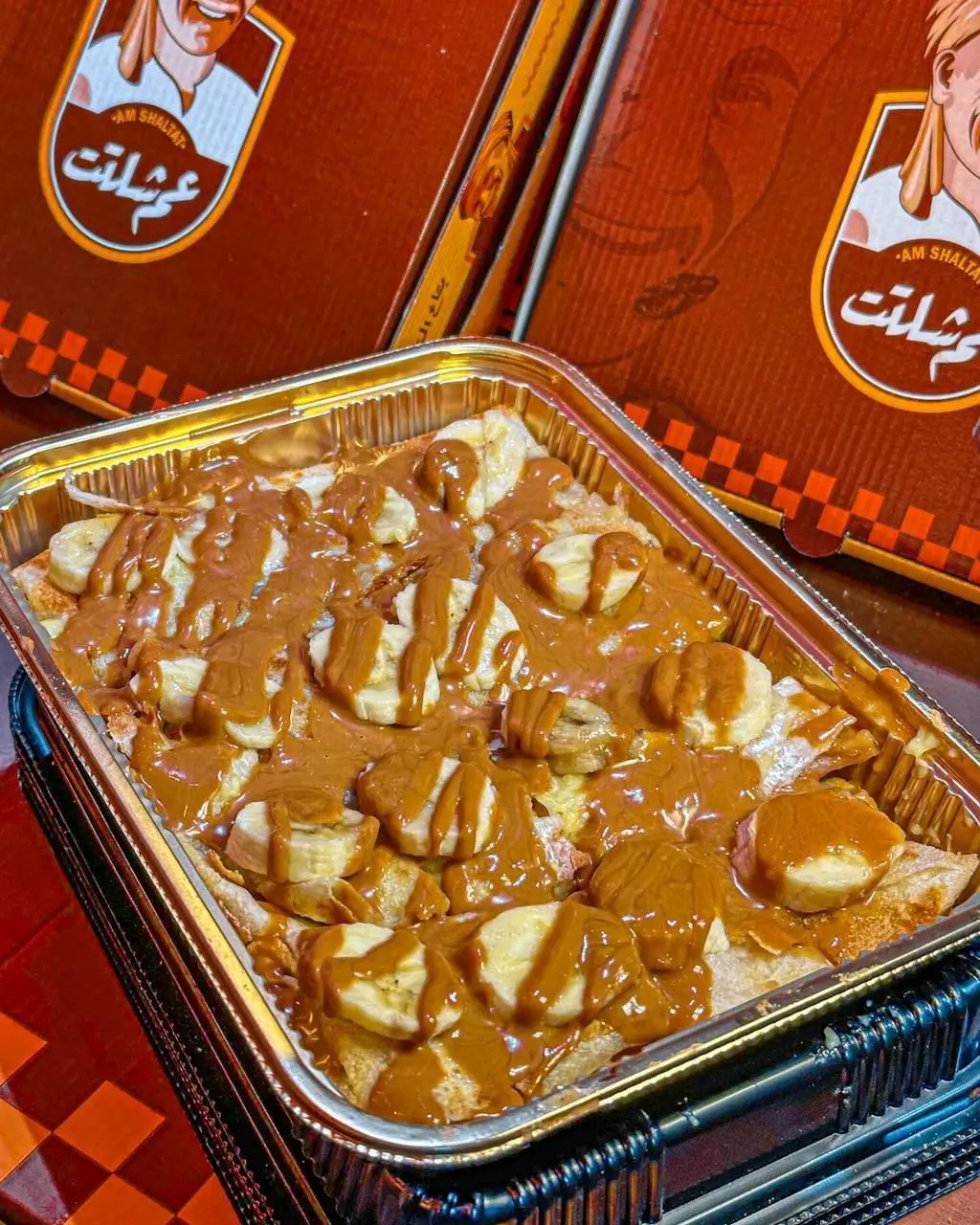 Custard pie with banana and salted caramel sauce