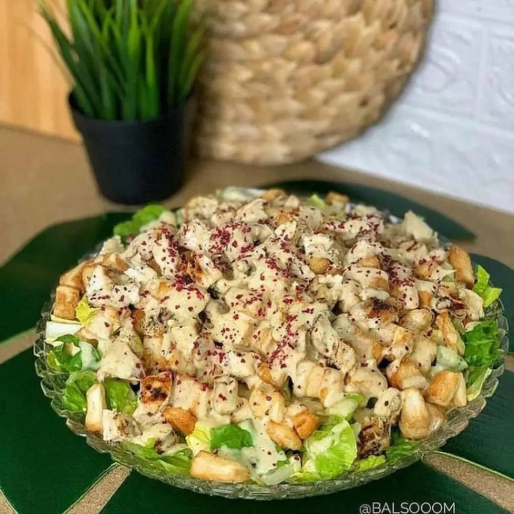سلطة سيزر شاورما