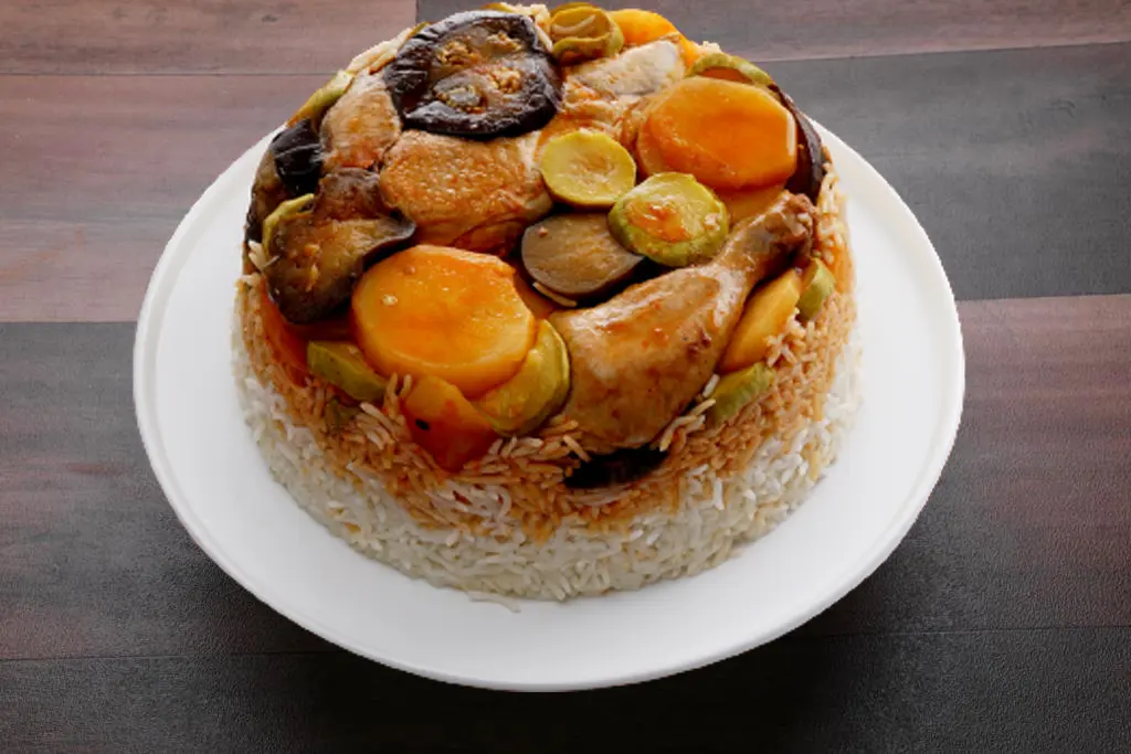 نصف دجاج مقلوبة
