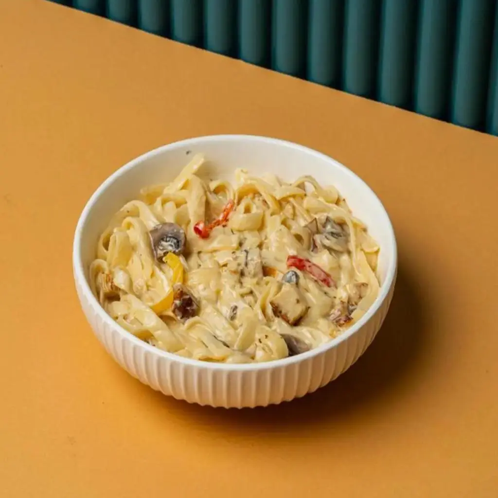 Fettuccine Alfredo Pasta