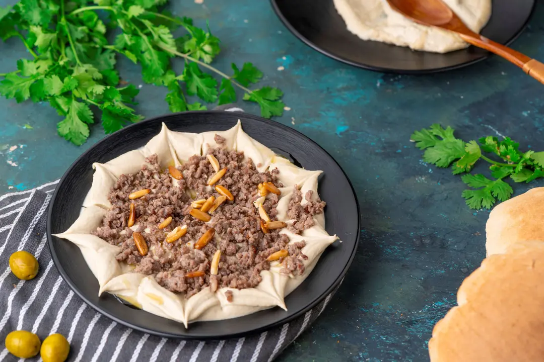 Hummus with Meat