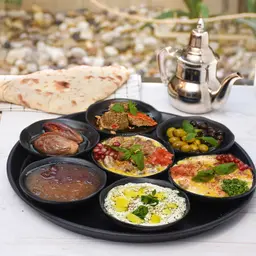 صحن فطورات مشكل