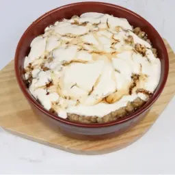 معصوب بالقشطة وجوز الهند