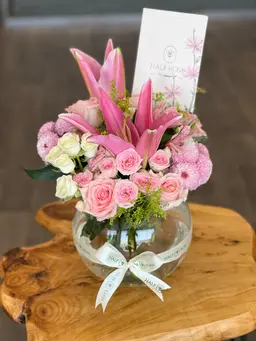 Vaza02 vase of flowers