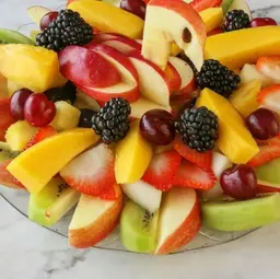 سلطة مع مكسرات وعسل