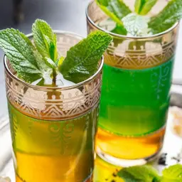 كوب شاي اخضر زجاج مع نعناع